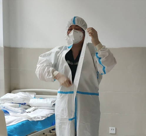 曹县中医院急诊科开展“穿脱防护服”技能考核，筑牢医护人员防护安全线